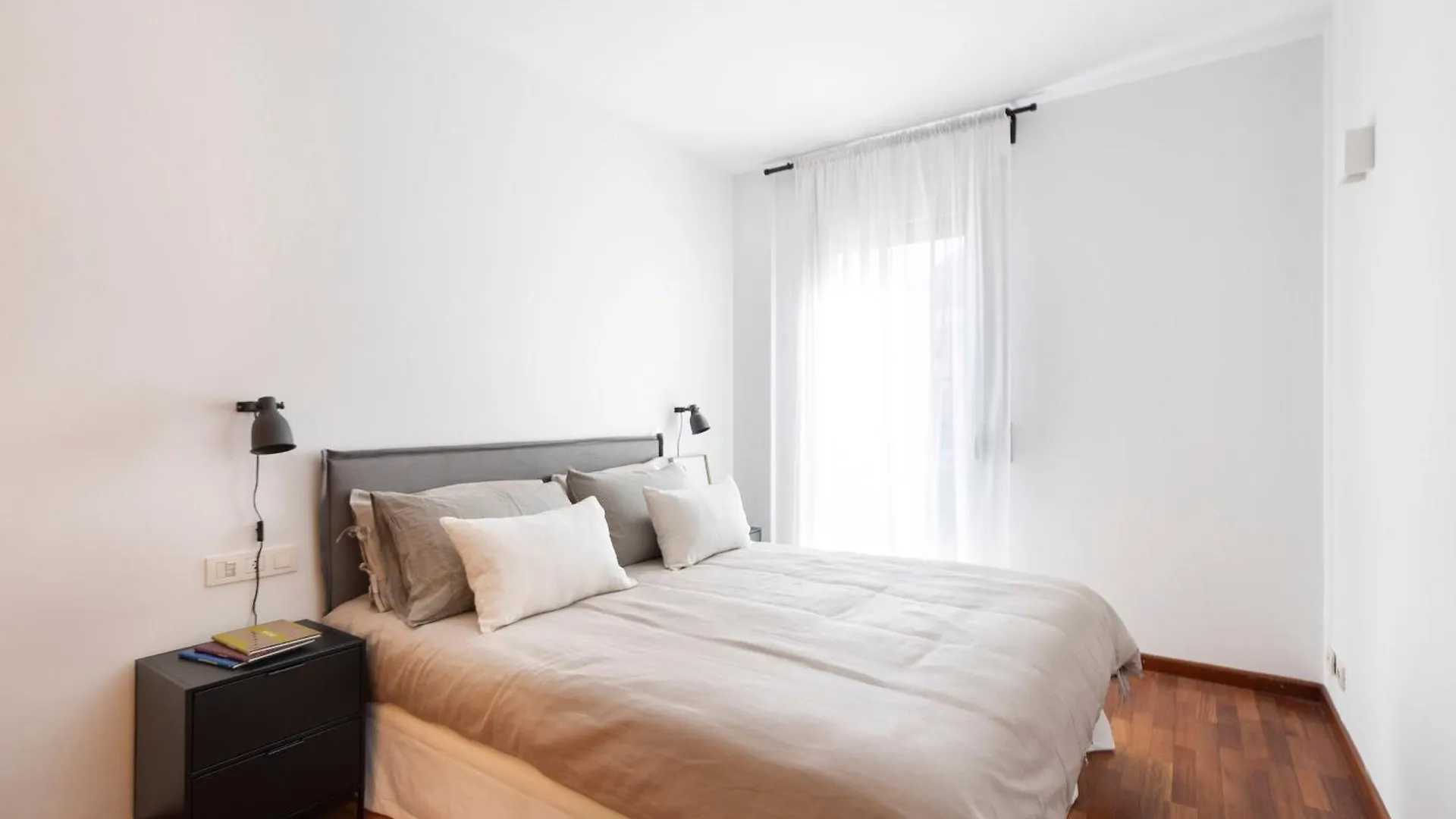 Enjoy Apartments Calle Paris Super Stylish contacts
