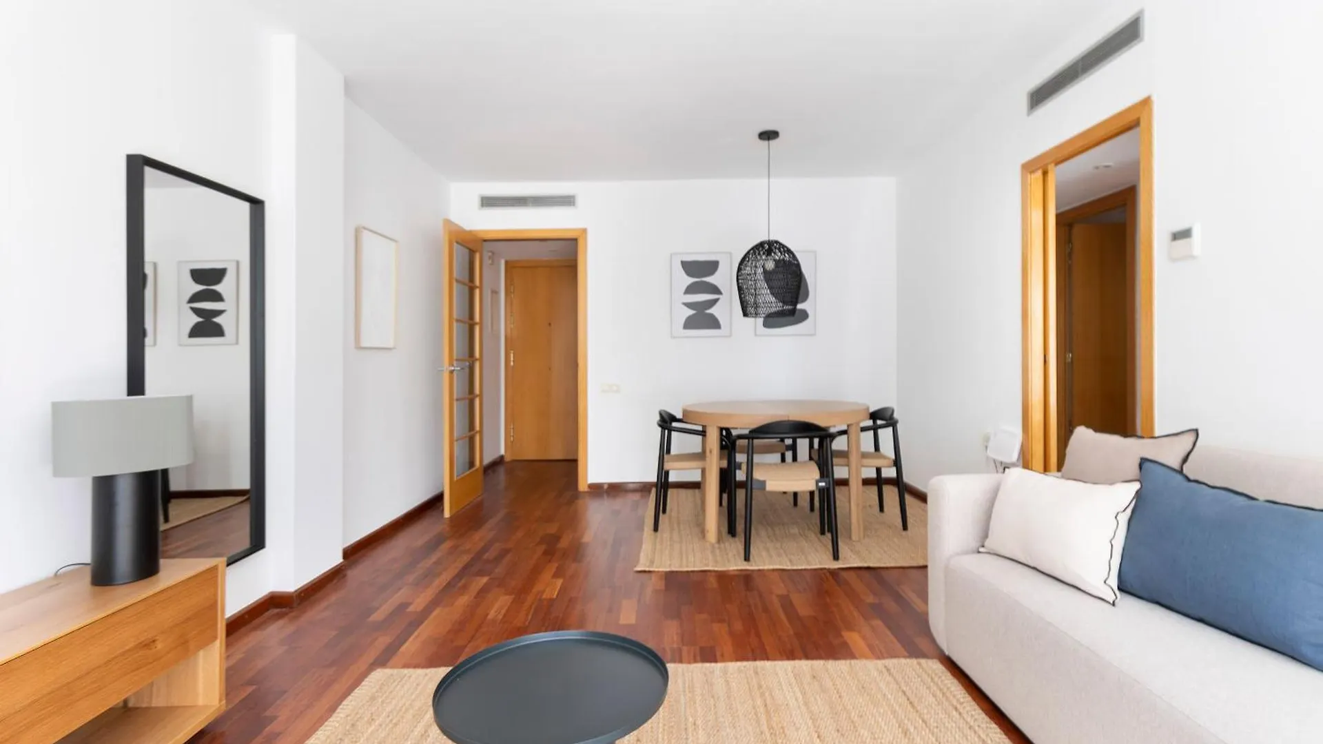 Enjoy Apartments Calle Paris Super Stylish Barcelona
