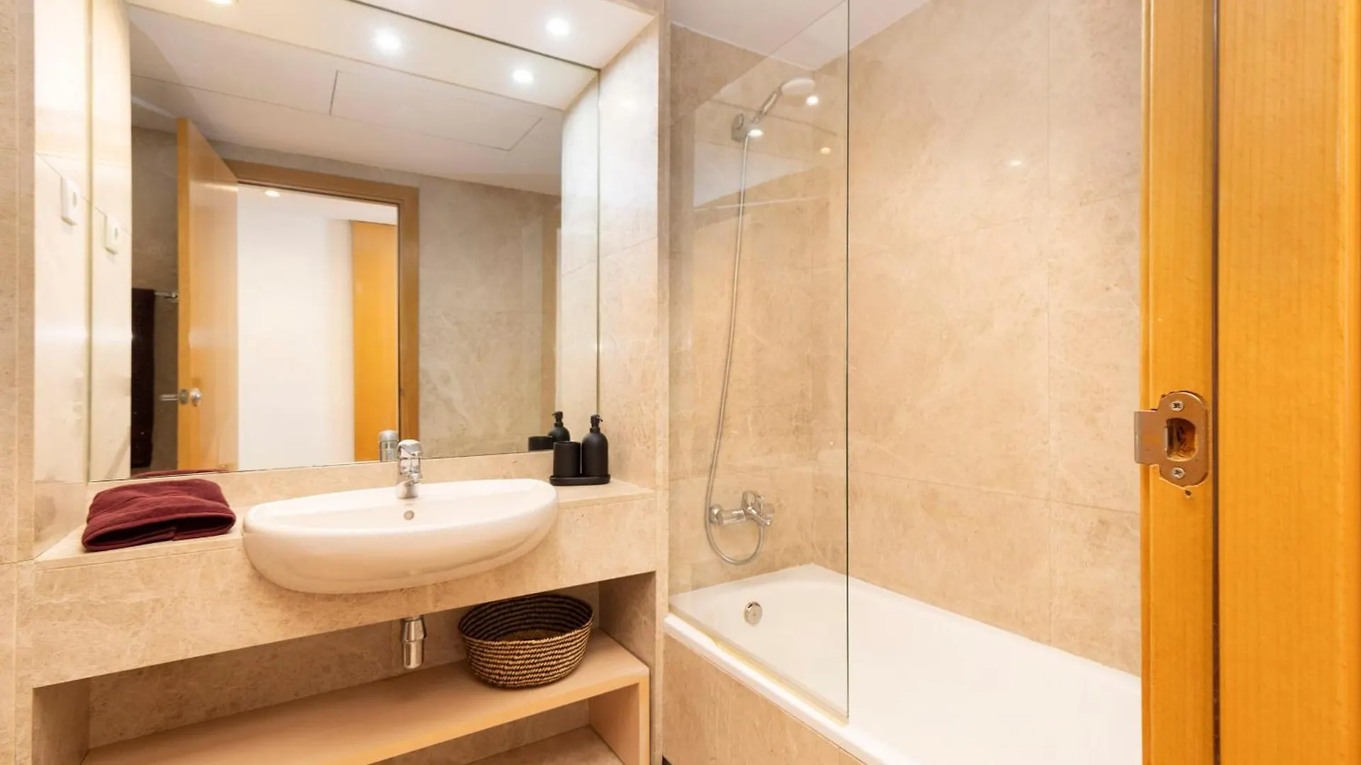 Enjoy Apartments Calle Paris Super Stylish Barcelona