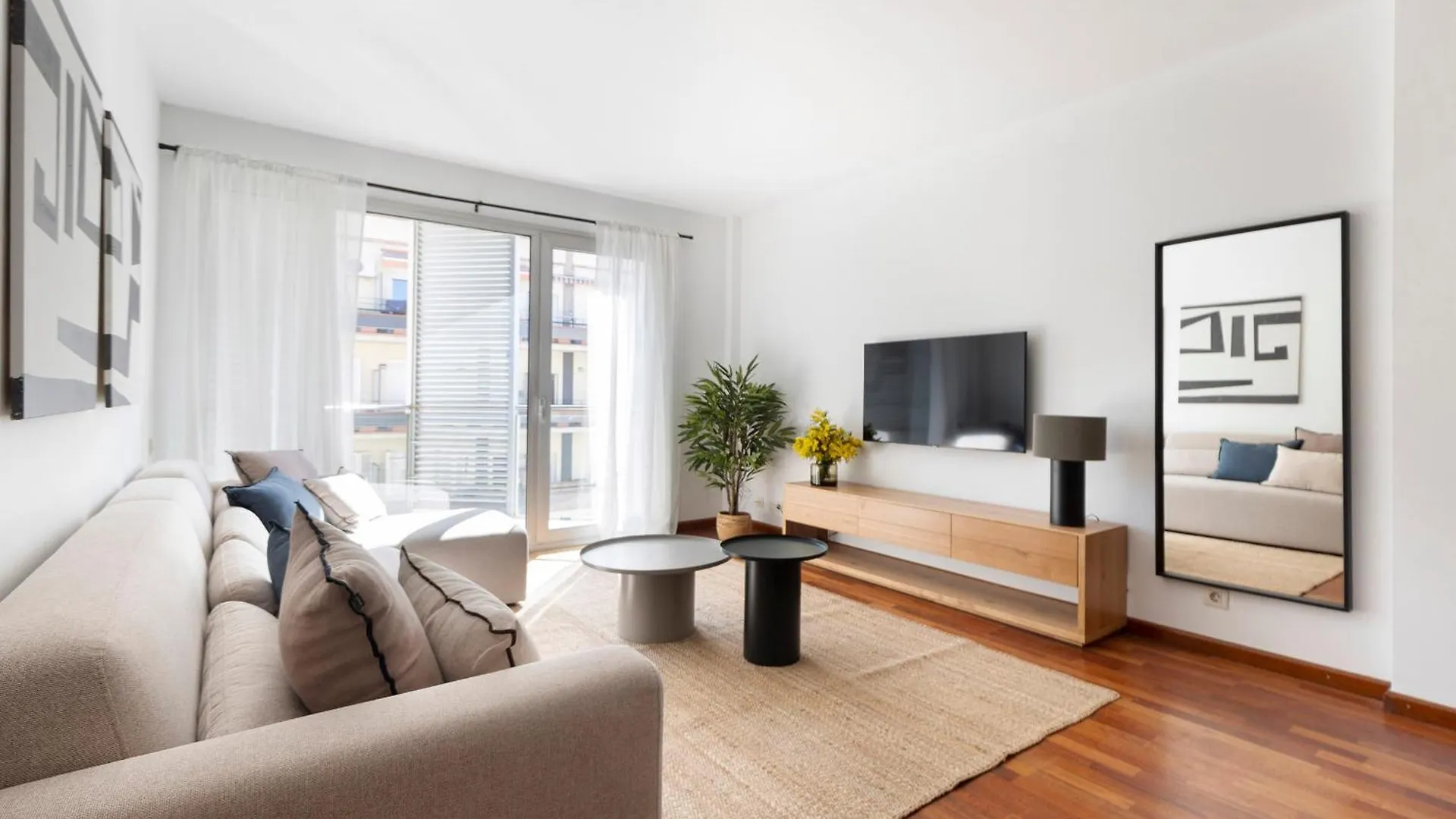Enjoy Apartments Calle Paris Super Stylish Barcelona